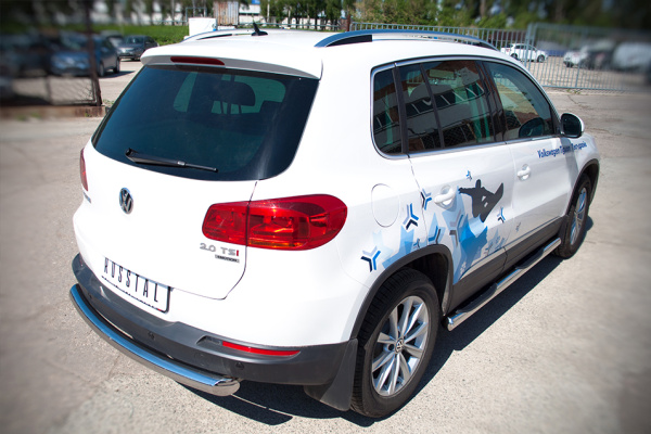 Фото Пороги труба d76 с накладками (вариант 3) VOLKSWAGEN Tiguan Sport & Style 2011-2016