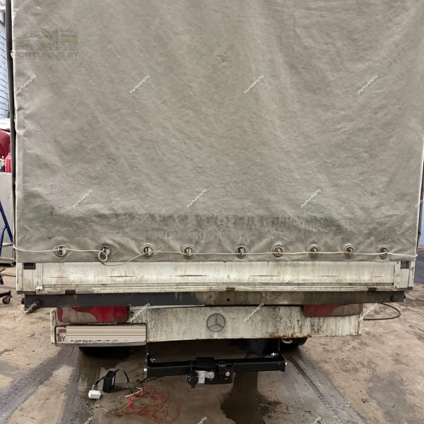 фото Фаркоп AvtoS (Россия) для Volkswagen Crafter I (2006-2016) (одинарные колёса, без ступеньки, база 3250/ 4325мм)