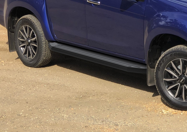 Фото Порог-площадка "Premium-Black" Isuzu D-MAX 2016-