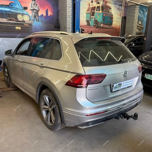 фото Фаркоп Leader Plus (Россия) «быстросъемный под квадрат» для Volkswagen Tiguan II (2016-2025)