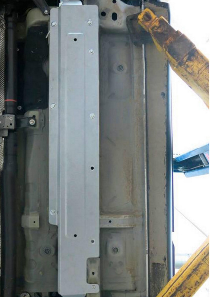 Фото Защита топливных трубок Rival для Mitsubishi Outlander 4WD 2012-2015 2015-2018 2018-н.в., алюминий 4 мм, с крепежом, 333.4039.1