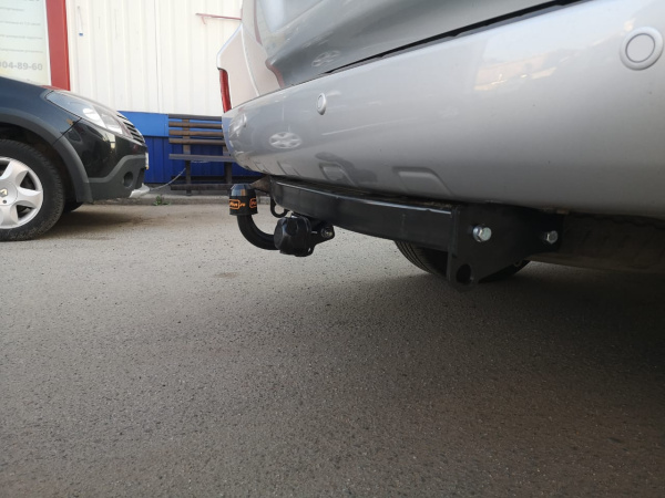 фото Фаркоп Bosal - Oris - Weso для Toyota Land Cruiser 200 (2015-2021) "кроме Executive, Excalibur"