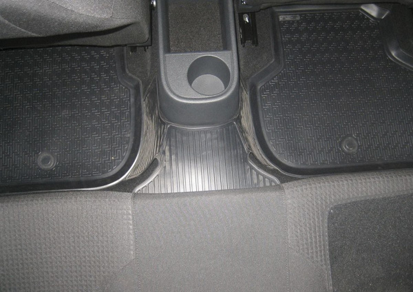 Автомобильные коврики Rival для Volkswagen Jetta седан 2010-н.в., полиуретан, с крепежом, с перемычкой, 5 шт., 15802001