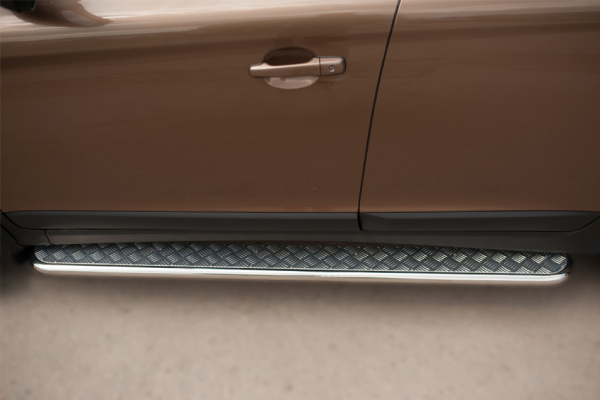 Фото Пороги труба d42 с листом (лист алюм,проф.нерж)(вариант 1) Volvo XC60 2008-2013