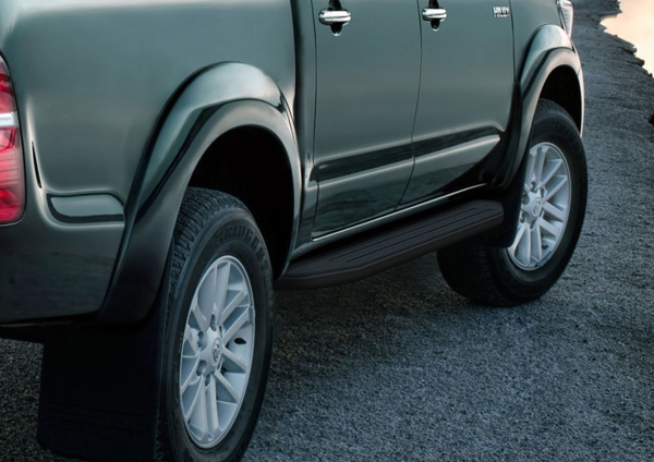 Фото Пороги алюминиевые Rival "Premium-Black" для Toyota Hilux 2005-2011-2015