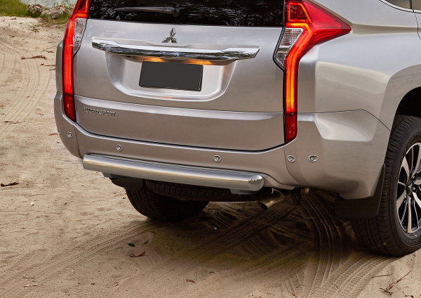 Фото Защита заднего бампера d76 Mitsubishi Pajero Sport 2016-