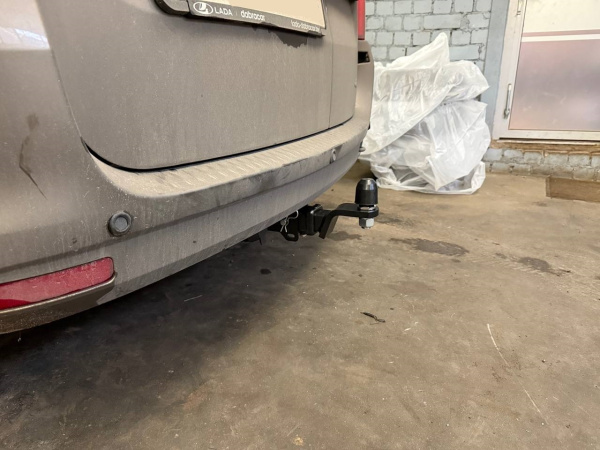 фото Фаркоп BERG для Lada Largus I (2012-) "быстросъемный под квадрат"