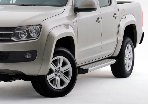 Фото Пороги алюминиевые Rival "Silver" для Volkswagen Amarok 2010-2016-