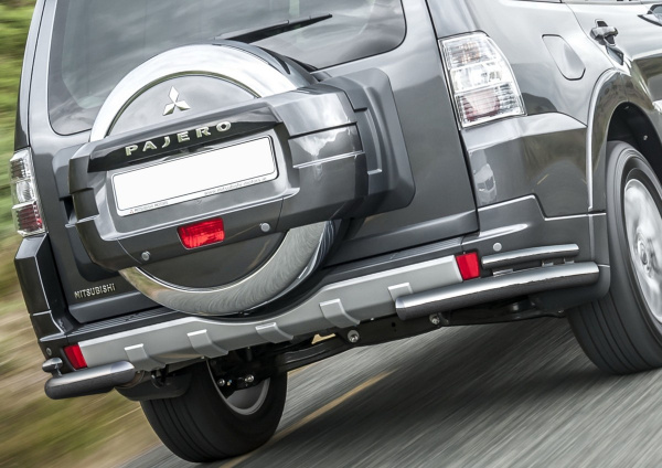 Фото Защита заднего бампера d76+d42 уголки Mitsubishi Pajero IV 2011-2014-
